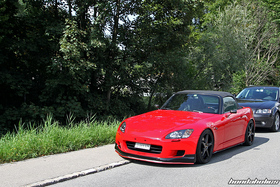 Roter Honda S2000 AP1 mit Kosei Felgen