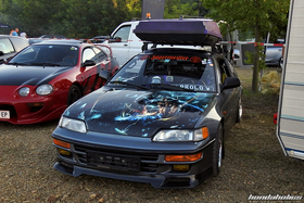 Schwarzer Honda CRX EE8 mit Dachbox und Airbrush