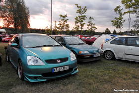 Grüner Civic EP3 und ED6 nebeneinander 